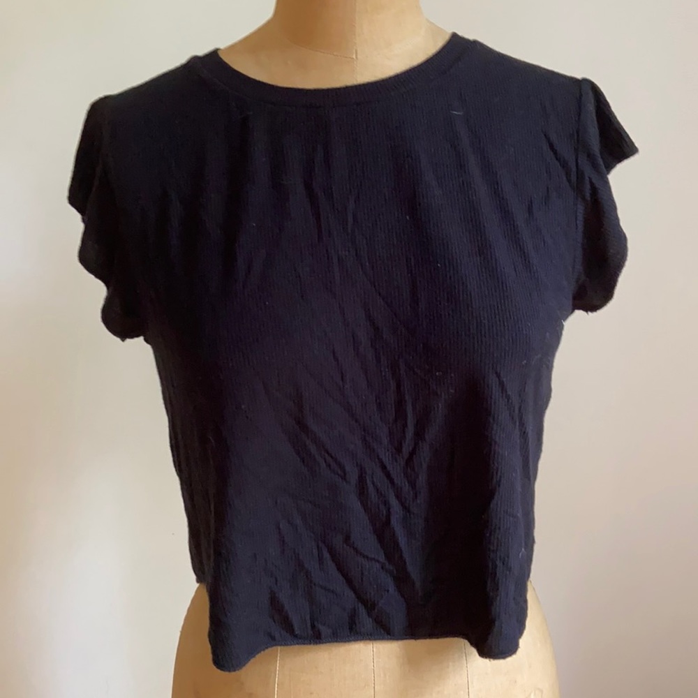 Short sleeve black top. Crop top.